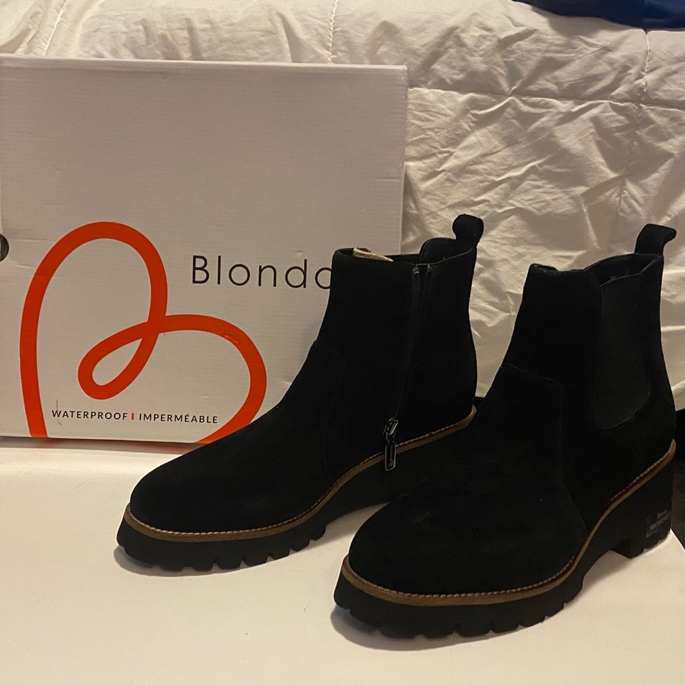 Womens boots size 9 Blondo